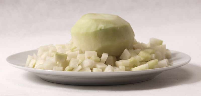 Geputztes, verzehrfertiges Gemüse - Kohlrabi