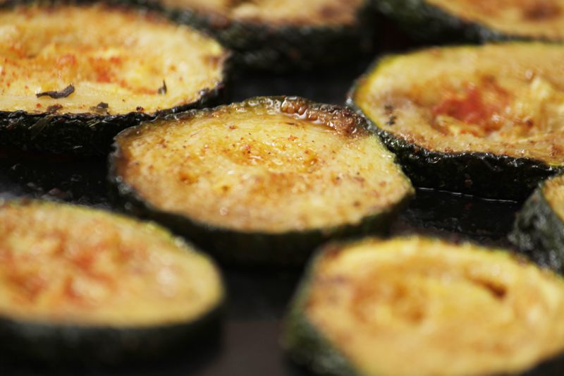 Geputztes, verzehrfertiges Gemüse - Zucchini